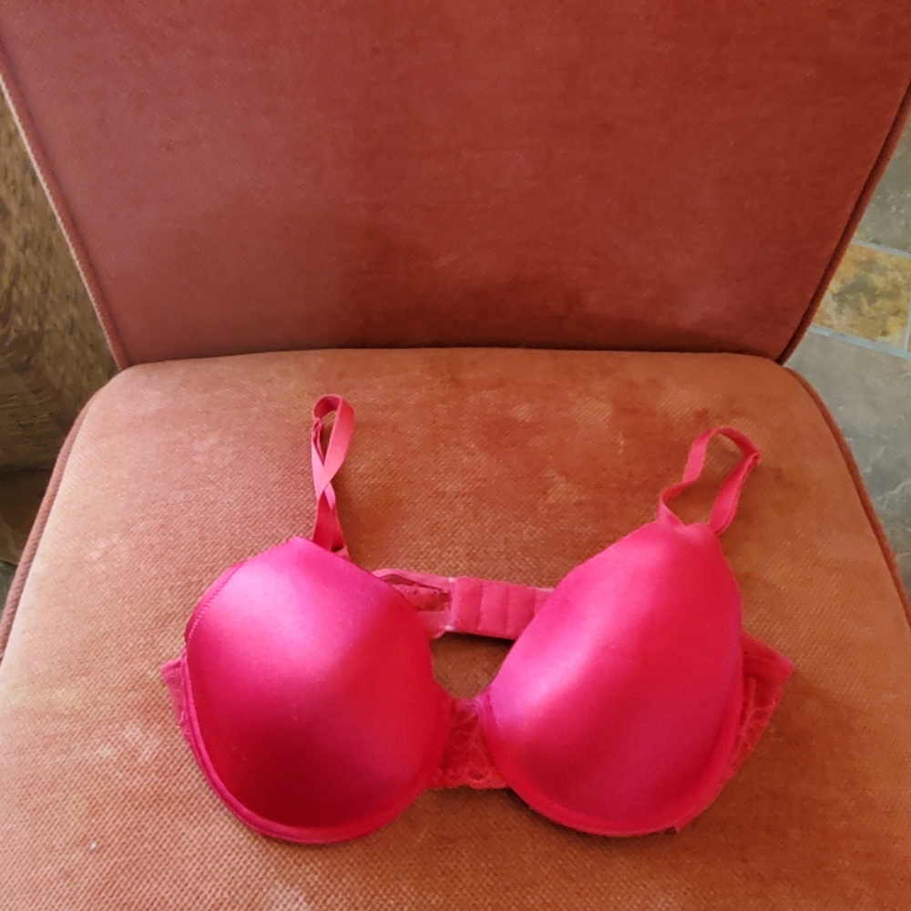 Wacoal 36D bra, red